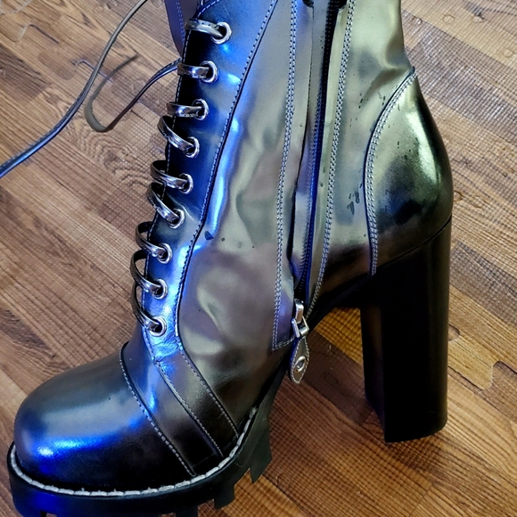 Louis Vuitton boots - Picture 2 of 8